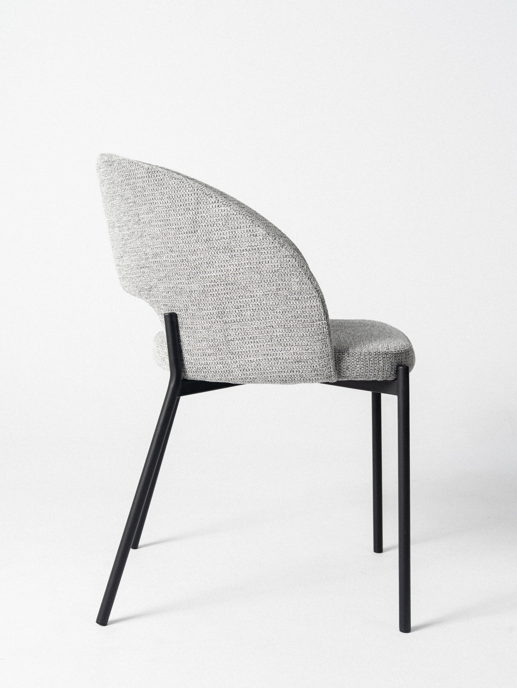 Silla Gala — Tapizado en Chenille | Base Metálica Negra | Silla de Comedor Elegante