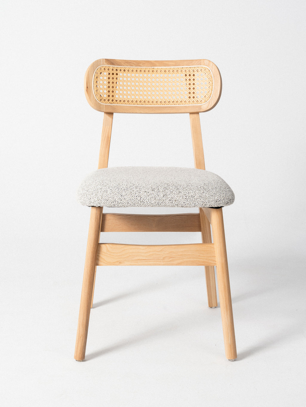 Silla Indy — Estructura de Madera y Ratán | Tapizado en Tela | Silla Boho Moderna
