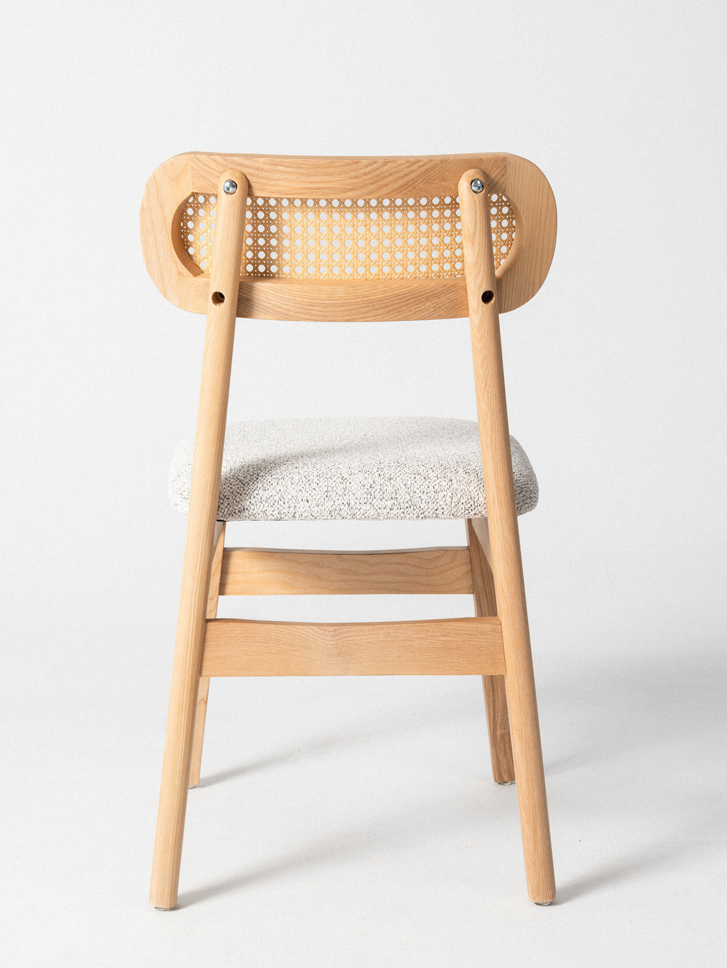 Silla Indy — Estructura de Madera y Ratán | Tapizado en Tela | Silla Boho Moderna