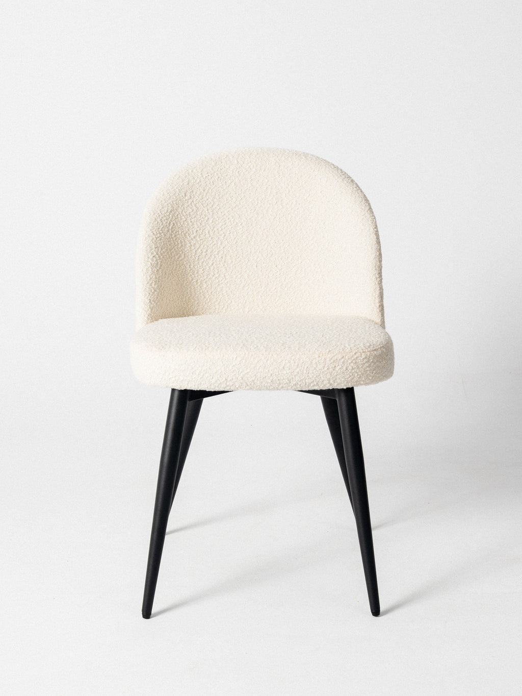 Silla Greta — Tapizado en Bouclé | Base Metálica Negra | Silla de Comedor Texturizada