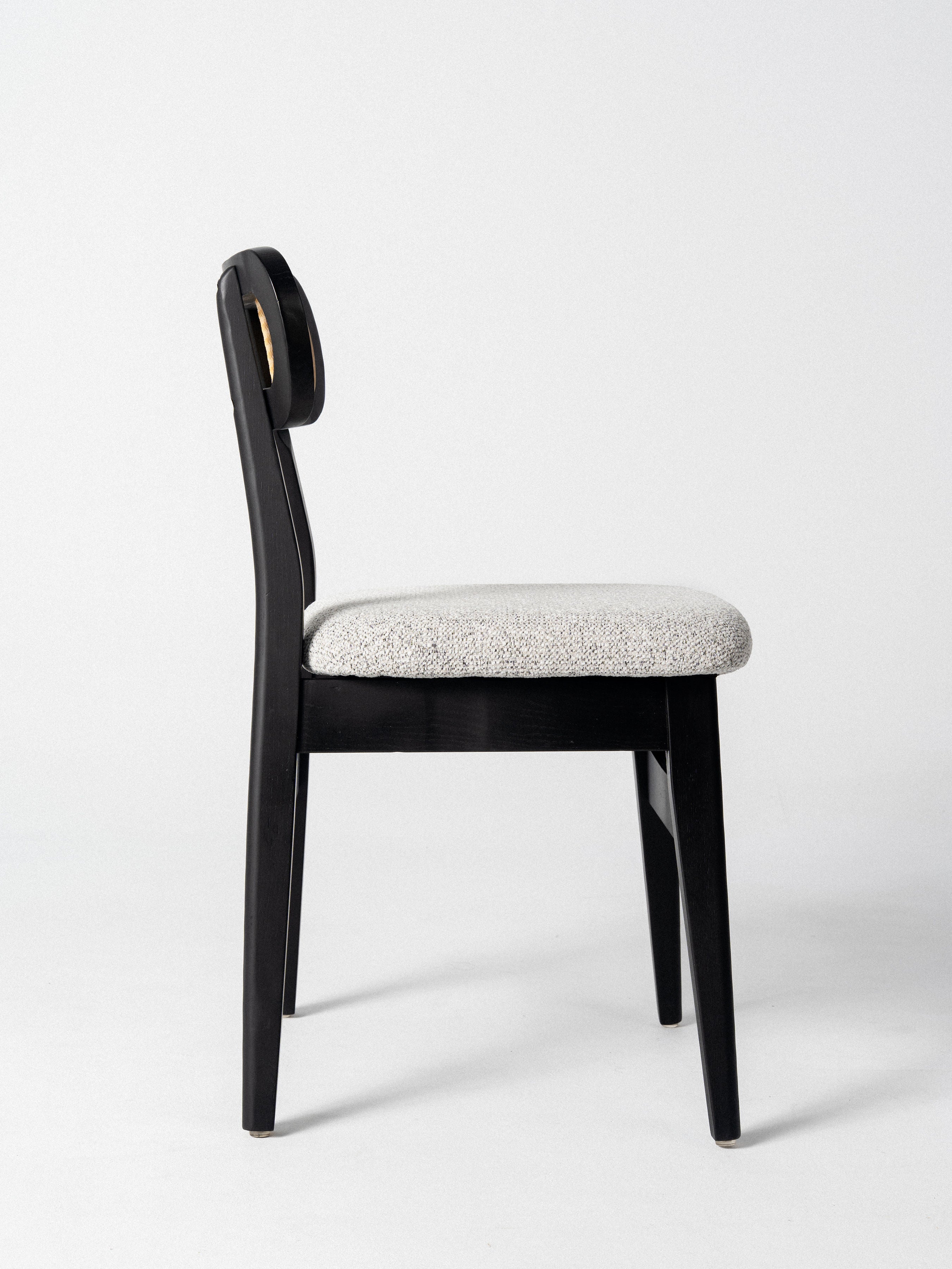 Silla Indy — Estructura de Madera y Ratán | Tapizado en Tela | Silla Boho Moderna