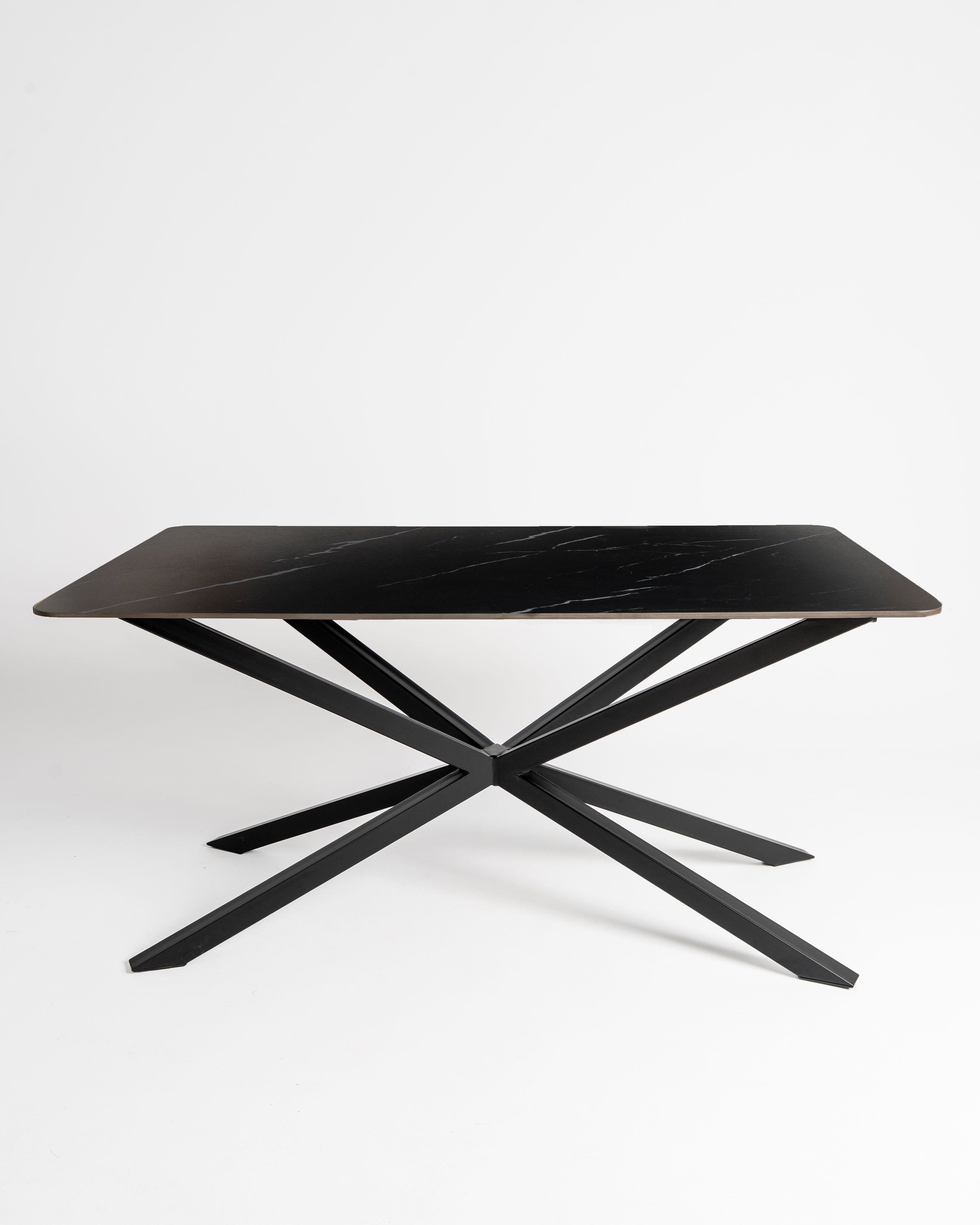Mesa de Comedor Balboa — Tablero de Piedra Sinterizada | Base Metálica Negra | 160 × 90 cm