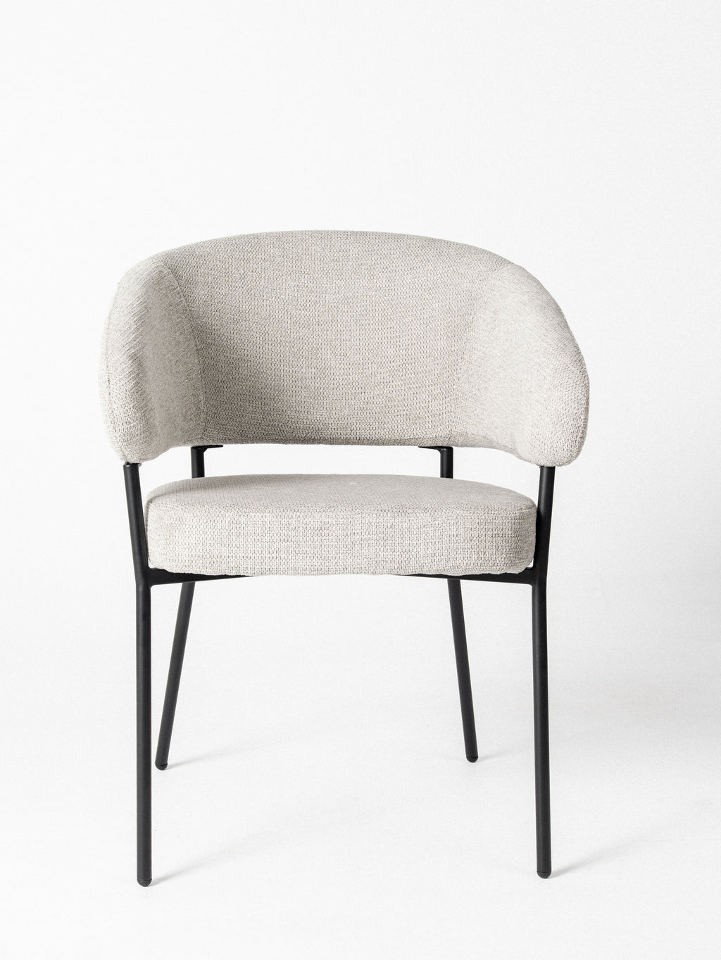 Silla Nora — Tapizado en Chenille | Base Metálica Negra | Silla de Comedor Amplia