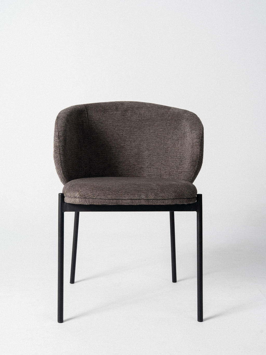 Silla Bruna — Tapizado en Chenille | Soporte Metálico Negro | Silla de Comedor