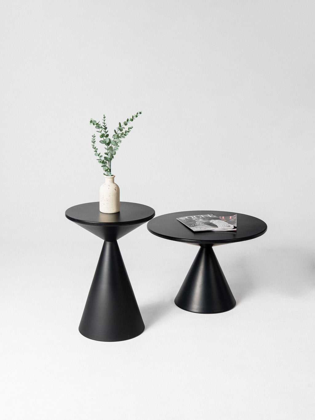 Set de Mesas Nilo — 2 Mesas Auxiliares de Metal Negro | Diseño Minimalista