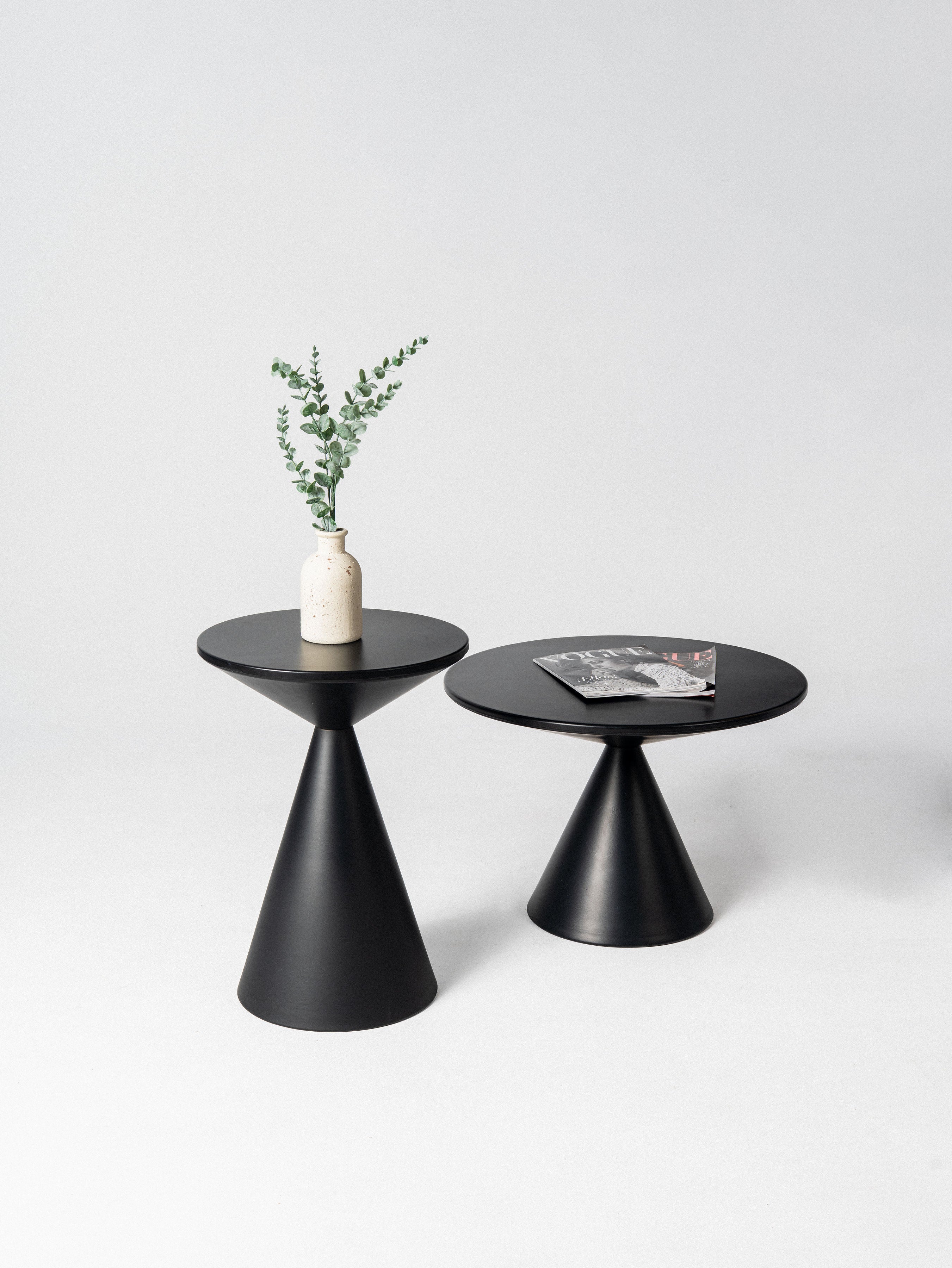 Set de Mesas Nilo — 2 Mesas Auxiliares de Metal Negro | Diseño Minimalista