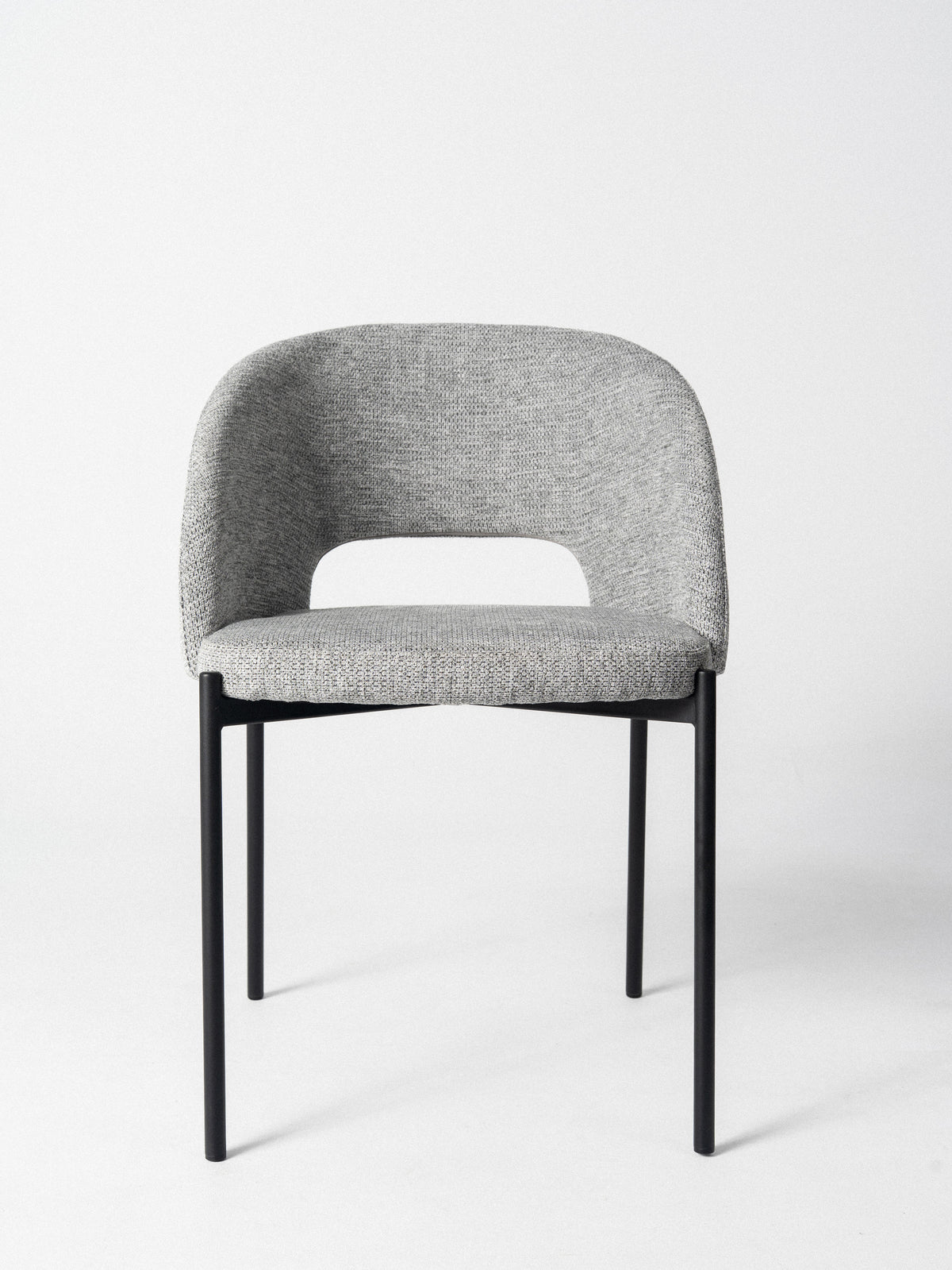 Silla Gala — Tapizado en Chenille | Base Metálica Negra | Silla de Comedor Elegante
