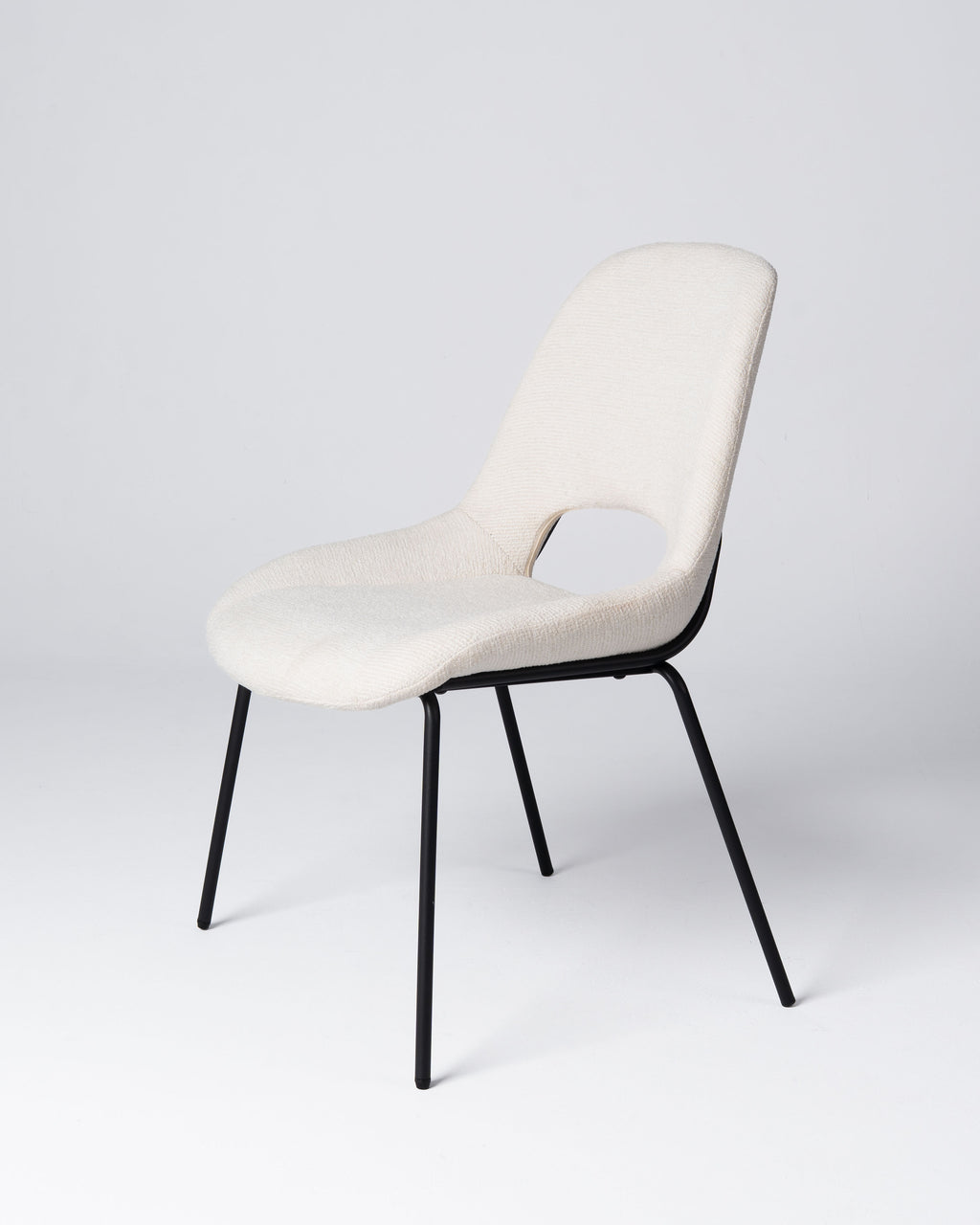Silla Nerea — Tapizado | Base Metálica Negra | Comedor