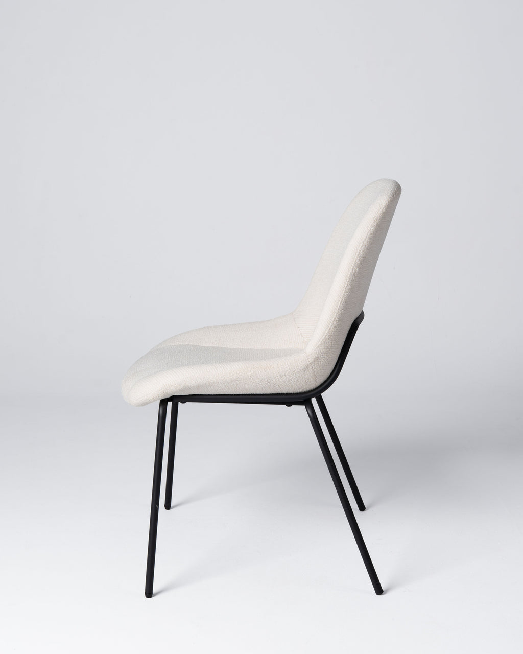Silla Nerea — Tapizado | Base Metálica Negra | Comedor